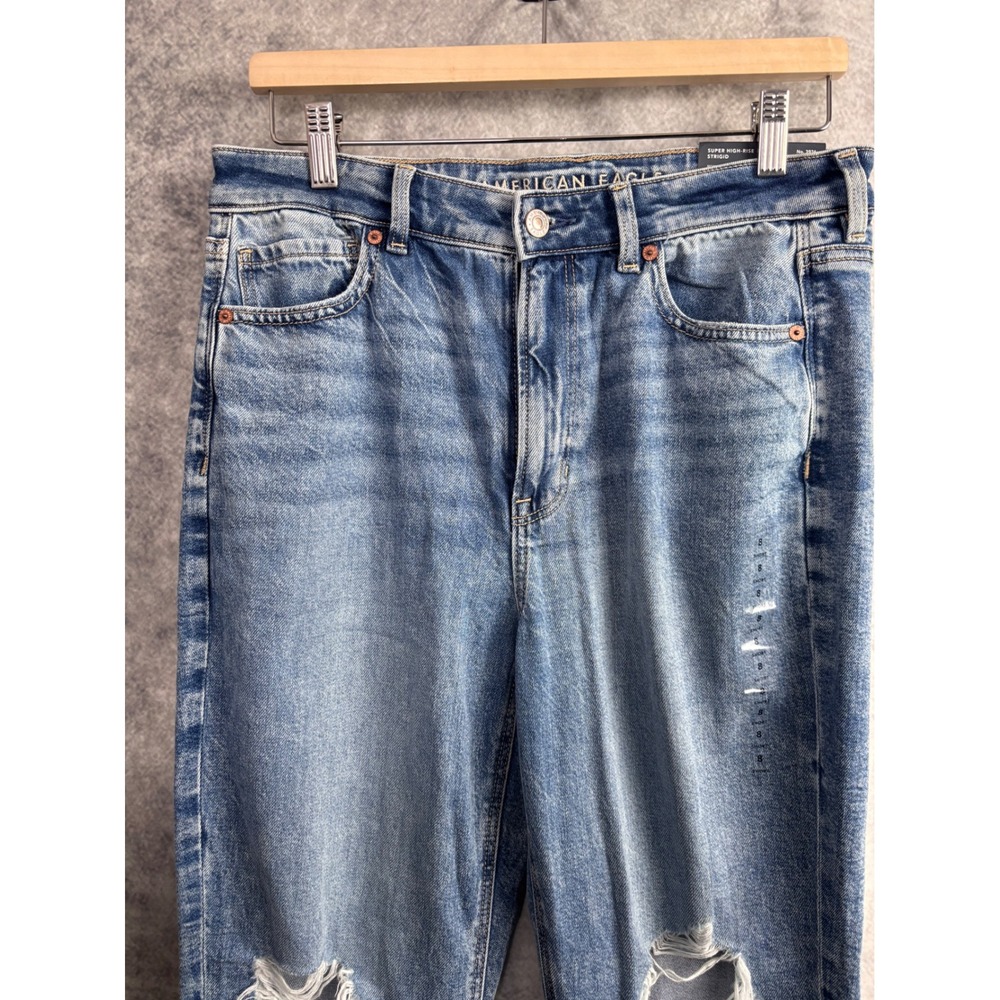 American Eagle Women's Super High Rise Distressed Mom Jeans Size 8 Short NWT - Picture 5 of 9